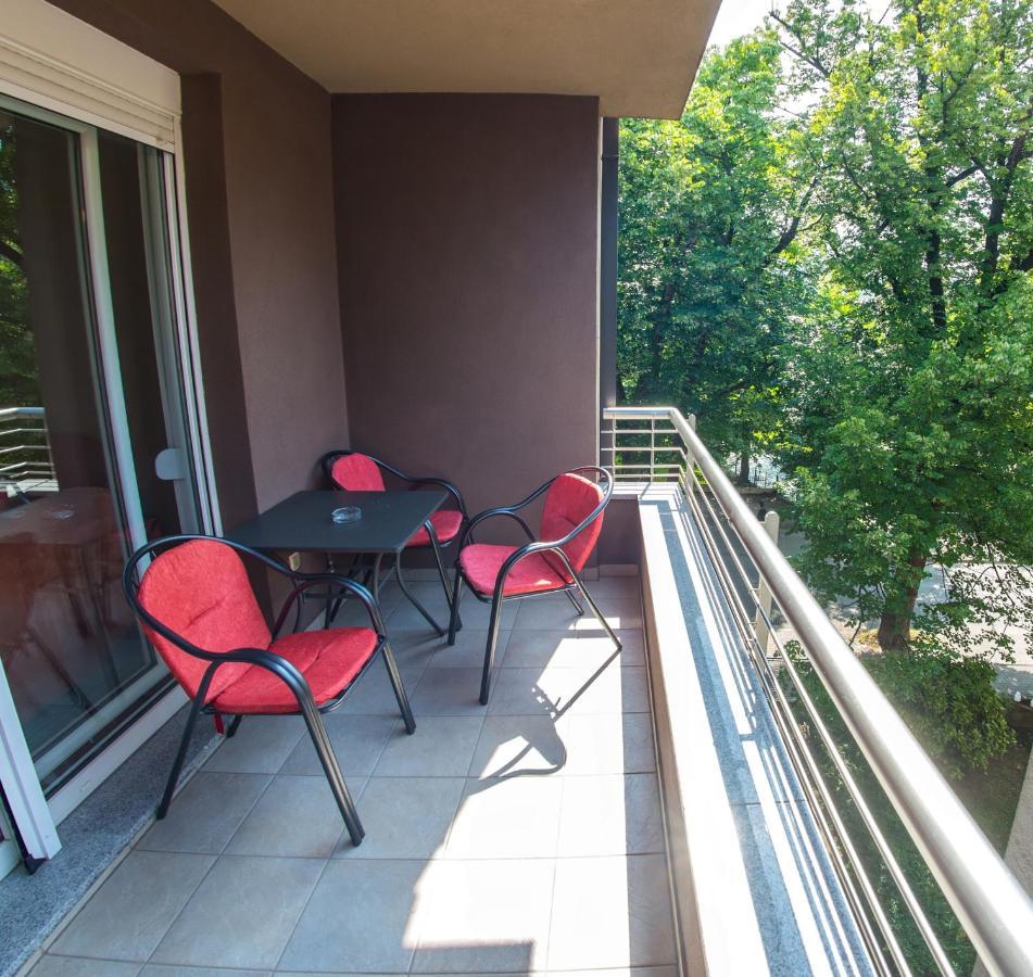 Apartment Enjoy Free Private Parking 모스타르 외부 사진