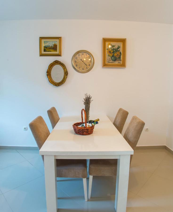 Apartment Enjoy Free Private Parking 모스타르 외부 사진